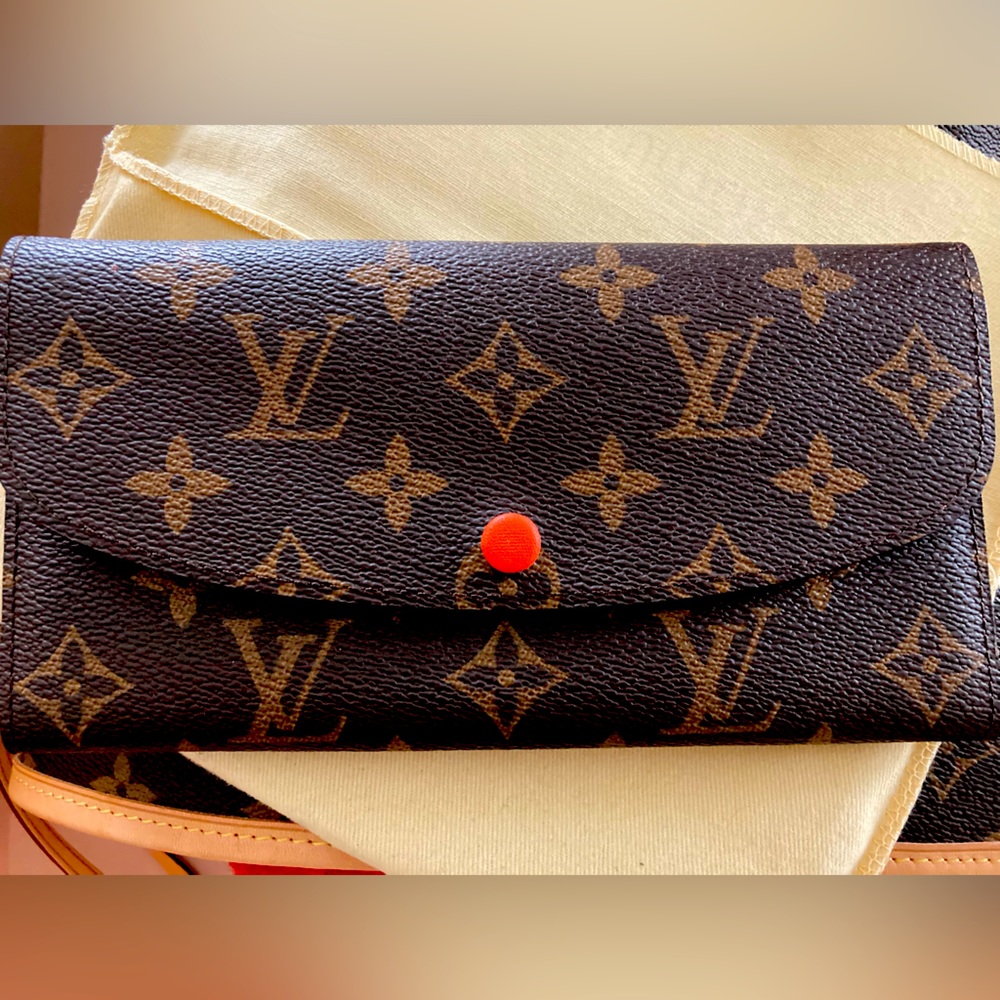 Emily wallet monogram